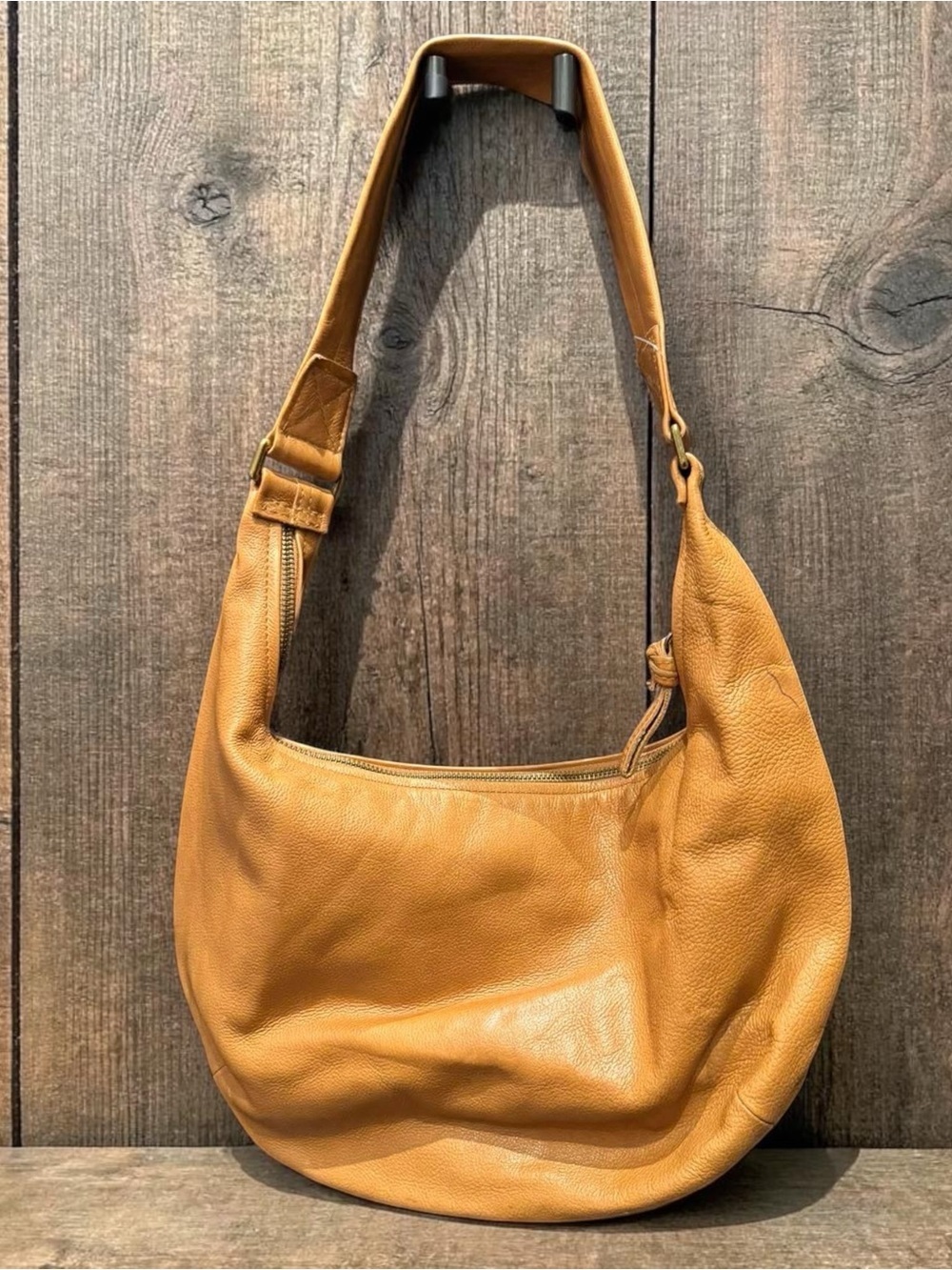 J crew Leather Hobo Shoulder Bag Everyday Tote Very soft 13” wide 8” tall - Picture 2 of 7